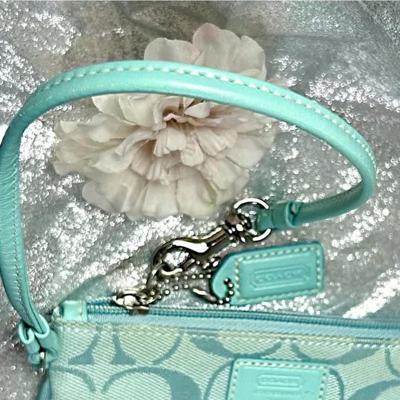 Coach Mint Green Signature Jacquard Wristlet - Picture 11 of 12
